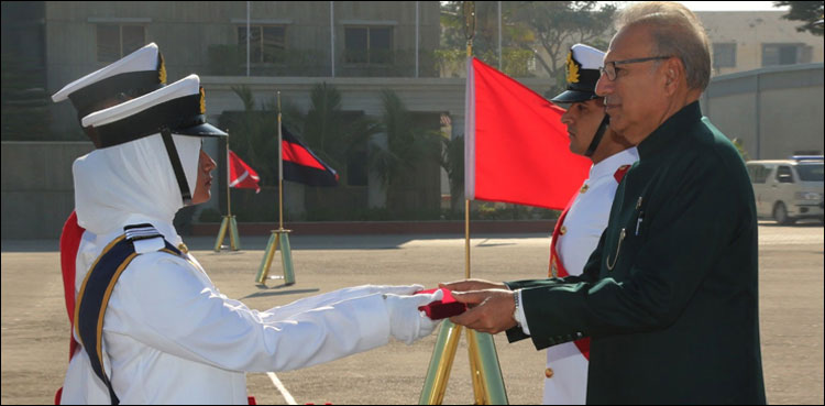 پاک بحریہ ملکی بحری سرحدوں کے تحفظ میں بھرپور کردار ادا کر رہی ہے: صدر مملکت