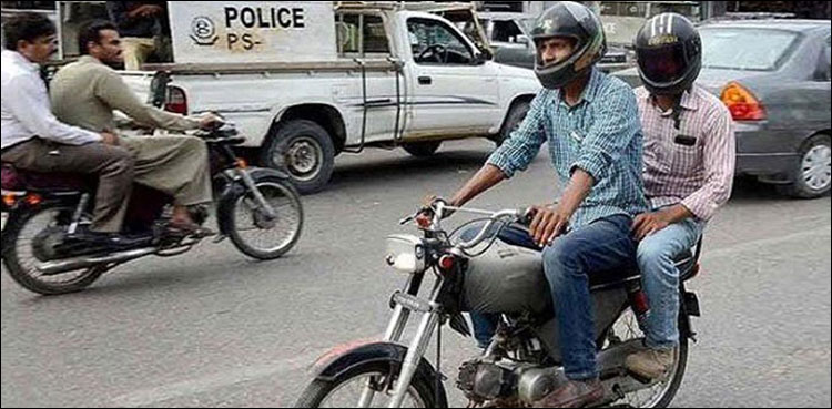 کمشنر کراچی نے موٹر سائیکل کی ڈبل سواری پر عائد پابندی ختم کردی