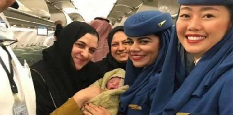 دوران پرواز خاتون نے بچے کو جنم دیدیا