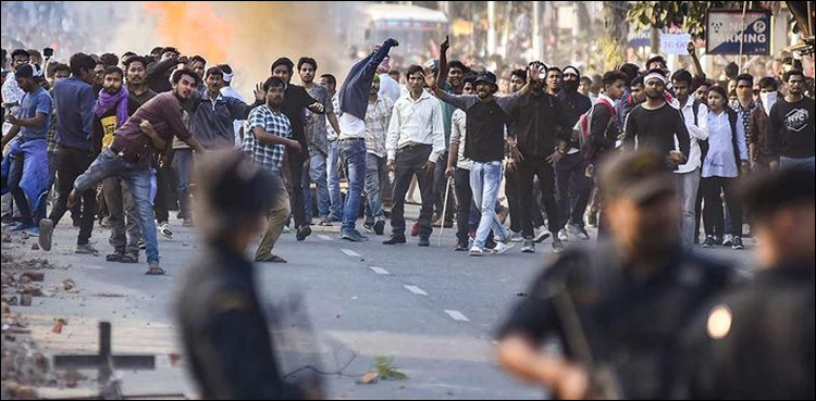 متنازع قانون، بھارت کے طول وعرض میں آگ لگ گئی، 30 ہلاکتیں