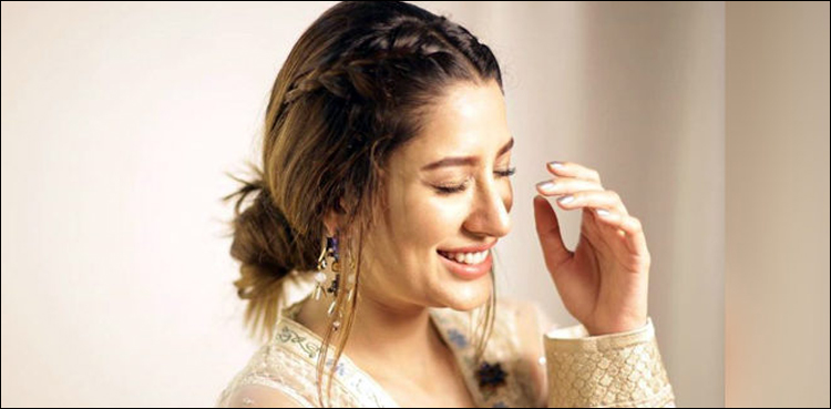 اداکارہ مہوش حیات کی بچپن کی تصویر وائرل