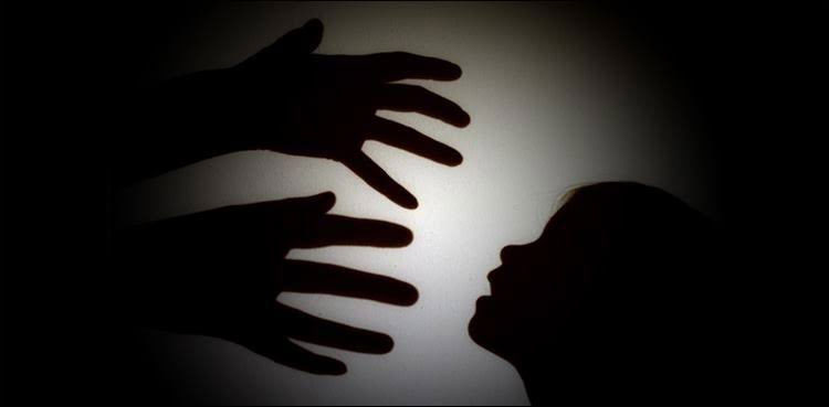 کراچی میں 8 سالہ طالبہ سے زیادتی کی کوشش کرنے والا ٹیچر گرفتار