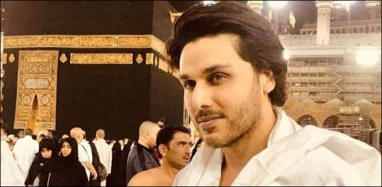 احسن خان نے عمرے کی سعادت حاصل کرلی
