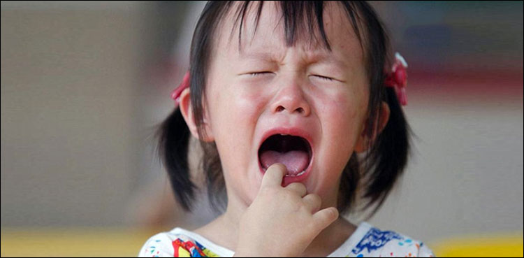 موڈ خراب ہونے پر ٹیچر کا ننھے بچوں سے انسانیت سوز سلوک