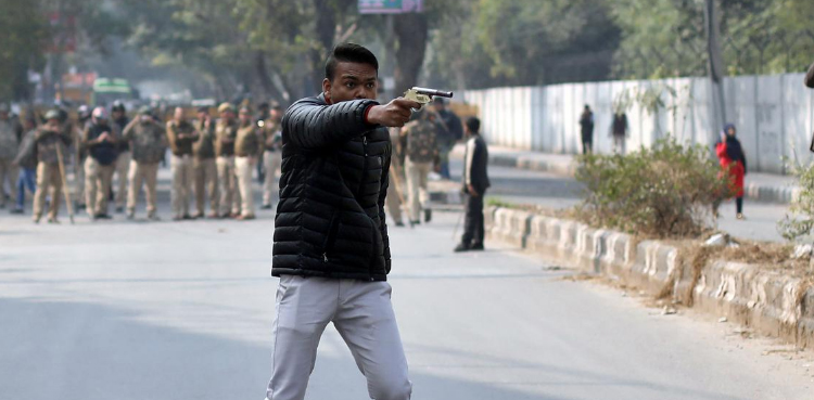 میں تمھیں آزادی دوں گا، انتہا پسند نے جامعہ ملیہ کے طالب علم کو گولی مار دی، ویڈیو دیکھیں