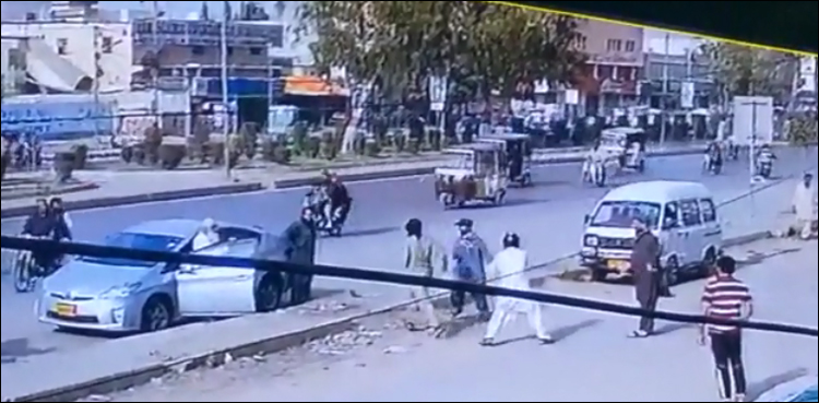 شاہراہ پاکستان پر دن دہاڑے ڈاکوؤں کی فلمی انداز میں واردات