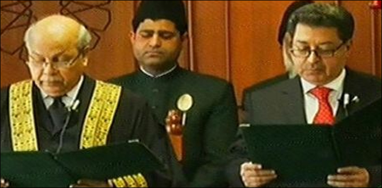 چیف الیکشن کمشنر سکندر سلطان نے حلف اٹھا لیا، میڈیا سے غیر رسمی گفتگو