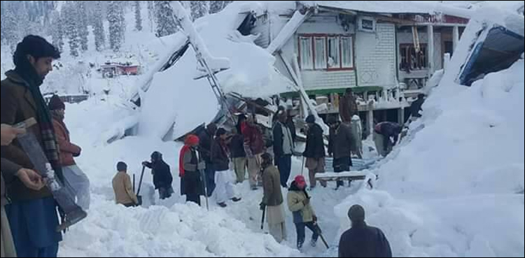 سیکڑوں دیہات برف سے ڈھک  گئے