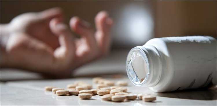 اسمارٹ فون نہ ملنے پر لڑکی نے زہر کھا کر زندگی کا خاتمہ کرلیا