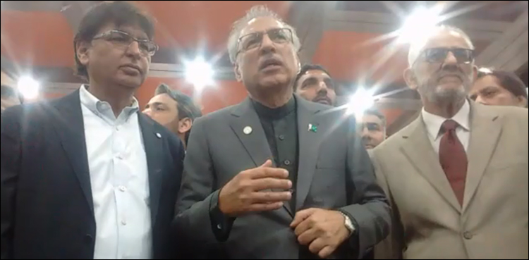 صدر مملکت ملک میں‌ جاری آٹے کے بحران سے لا علم نکلے