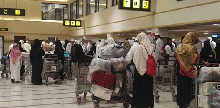 ایئرپورٹ پر مسافر سے بدتمیزی، عمرہ زائر کو روانگی سے روک دیا