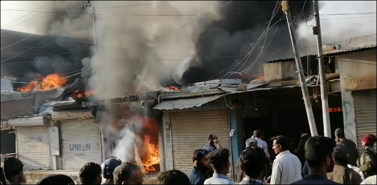 ملیر ٹنکی مارکیٹ کے قریب دکانوں میں آگ، کروڑوں کا مال جل گیا