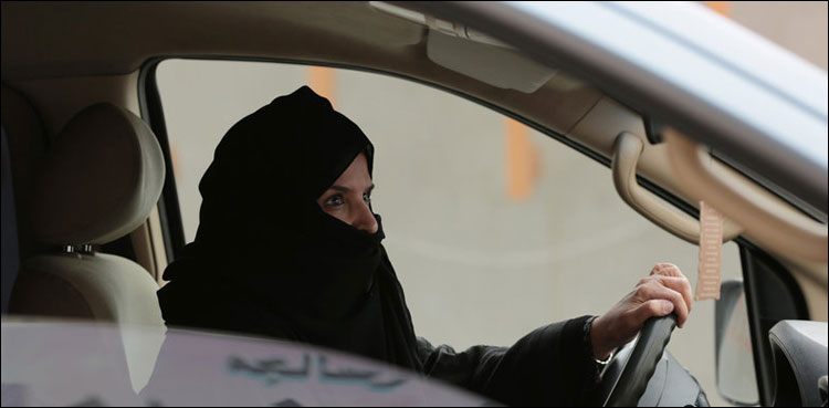 ساحل سمندر پر گاڑی چلانے والی سعودی لڑکی کو کیوں گرفتار کیا گیا؟