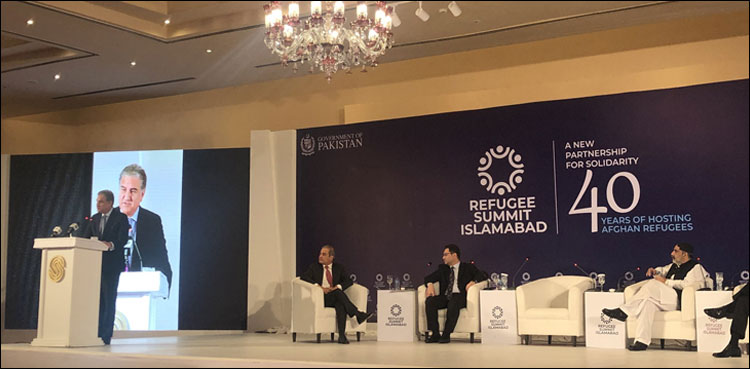افغان مہاجرین کے لیے صحت اور تعلیم میں دوہرا معیار نہیں اپنایا جارہا: وزیر خارجہ