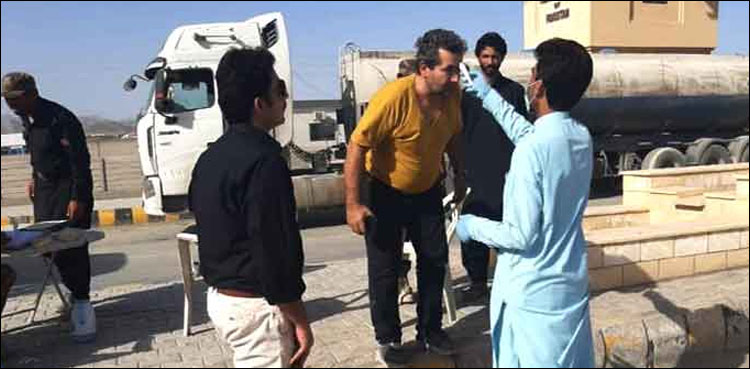 کرونا وائرس: پاکستانی زائرین کے ایران جانے پر پابندی عائد