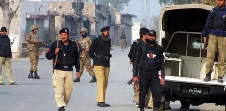 ڈیرہ اسماعیل خان  میں  پولیس موبائل پر بم حملہ، ایک اہلکار شہید ، 2  زخمی
