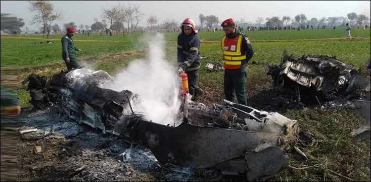 پاک فضائیہ کا تربیتی طیارہ گر کر تباہ ، پائلٹ محفوظ