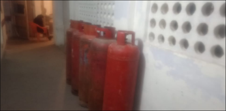 ریلوے پولیس کی گیس سلنڈرز کے خلاف بڑی کارروائی، ڈائننگ کار والے بھی زد میں آ گئے