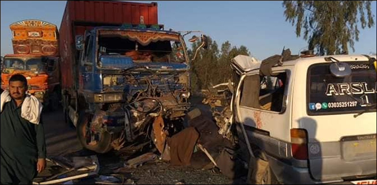 اٹک: ڈمپر اور وین میں خوف ناک ٹکر، 6 جاں بحق، 11 شدید زخمی