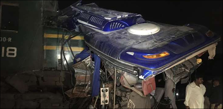 روہڑی ٹرین حادثے کا  مقدمہ بس ڈرائیور کے خلاف درج