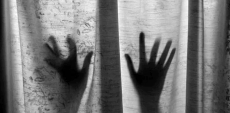 کروناوائرس کا ڈرامہ، خاتون کی عزت بچ گئی، جنسی درندہ فرار