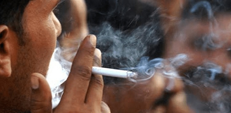 کروناوائرس: تمباکو نوشی کرنے والوں کے لیے بری خبر