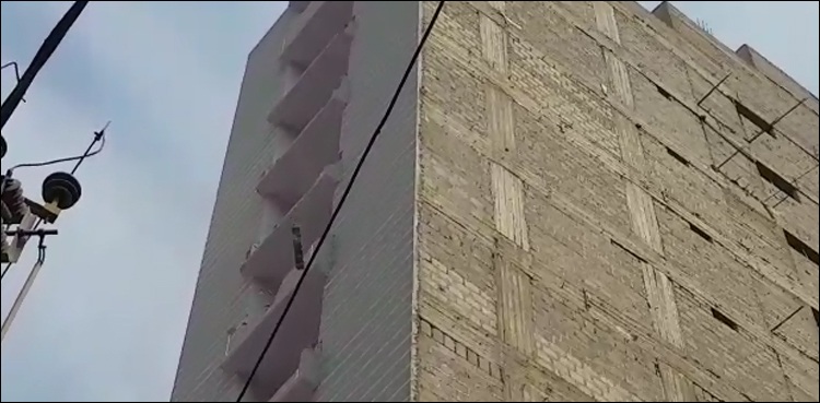 کراچی میں 12 منزلہ غیر قانونی عمارت گرانے کی کارروائی شروع