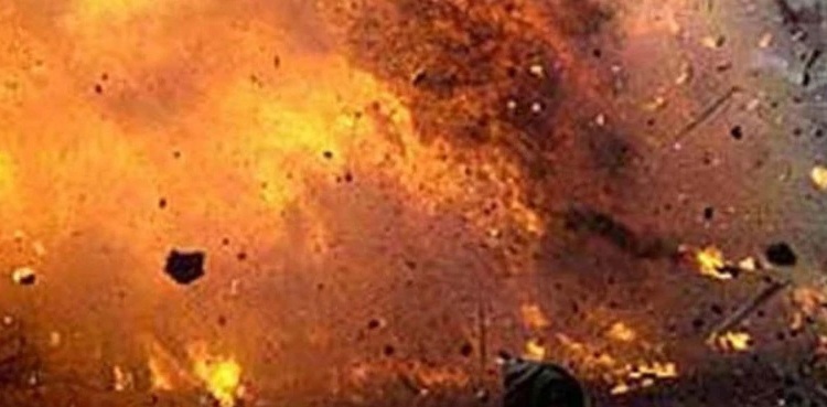خطرناک حادثہ: موٹرسائیکل کی ٹنکی پھٹنے سے آگ بھڑک اٹھی، کئی افراد زخمی