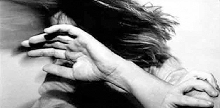 اپنی ٹیسٹ رپورٹ دیکھ کر خاتون نے انتہائی قدم اٹھا لیا