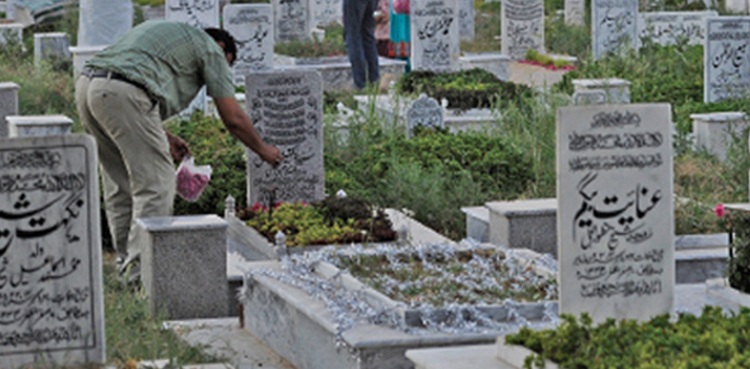 مشہور شعرا کے لوحِ مزار پر درج انہی کے اشعار