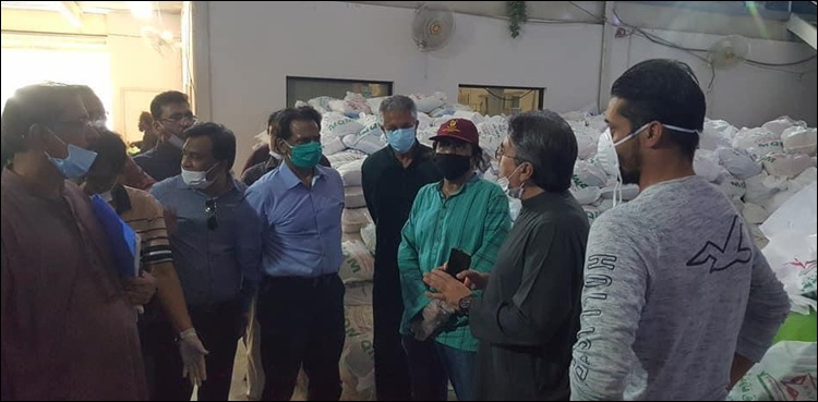 کرکٹ اور اسکواش کے لیجنڈز بھی امدادی سرگرمیوں کا جائزہ لینے نکل آئے