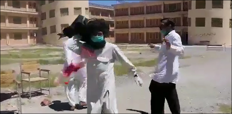 جنوبی وزیرستان میں صحت یاب ہونے پر کرونا مریض کا والہانہ رقص