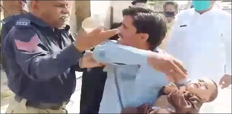 لاڑکانہ، بچے کو اسپتال لے جانے والے والدین سے پولیس اہلکار کی بدتمیزی