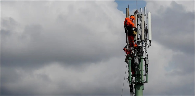 کرونا وائرس 5G سازشی تھیوری، انجینئرز پر بھی حملے شروع