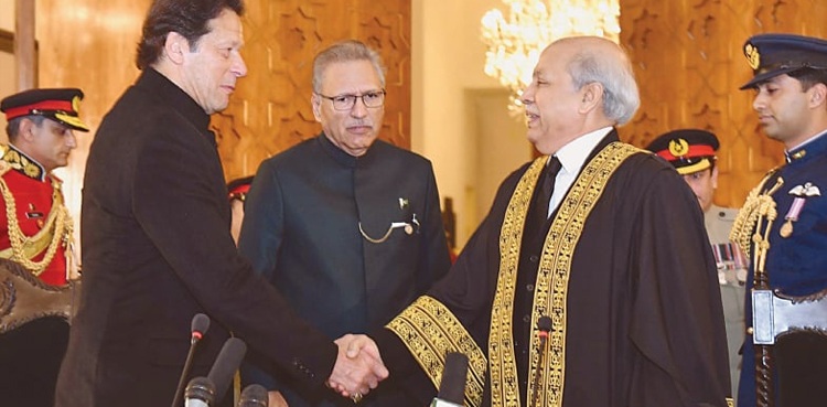 چیف جسٹس کیخلاف سوشل میڈیا پر پروپیگنڈا، وزیراعظم کا نوٹس