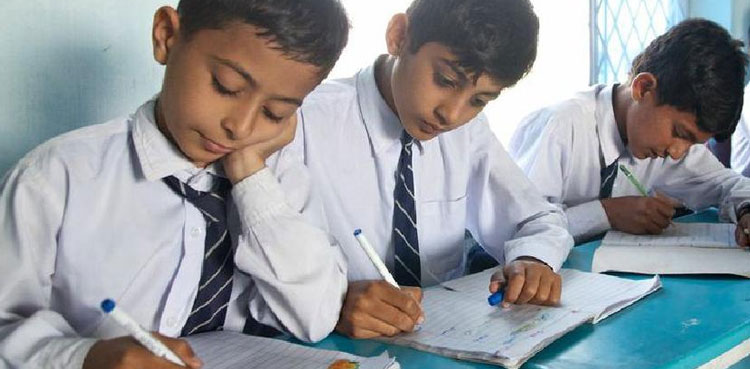 والدین کیلئے خوشخبری، چھٹیوں کے دوران اسکول فیسوں کے حوالے سے بڑا اعلان