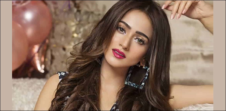 ماں کو کینسر اور ڈرامے کی شوٹنگ، اداکارہ پر کیا گزری؟
