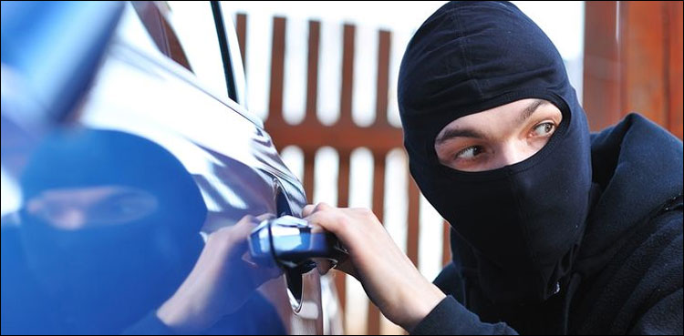 گھر میں رہنے سے بور ہوئے بچوں نے 46 گاڑیاں چرا لیں