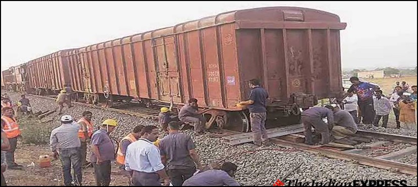 بھارت میں پٹری پر سونے والے17مزدور ٹرین سے کچل کر ہلاک