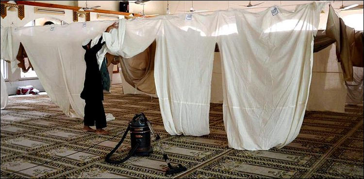 کراچی ، معتکفین مساجد میں اعتکاف کرسکیں گے یا نہیں؟  فیصلہ آج ہوگا