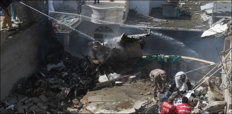 پی آئی اے طیارہ حادثے کے مقدمے کے اندراج کیلئے درخواست دائر