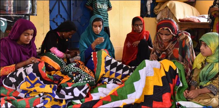 بیٹی کے جہیز میں 50 تکیوں اور 40 رلیوں کی کہانی