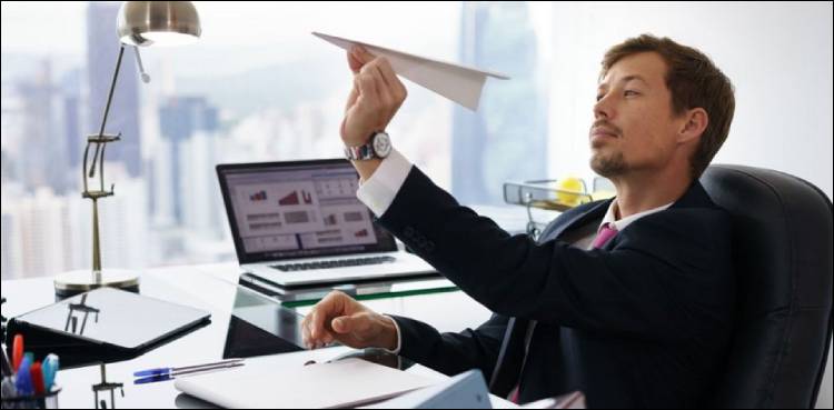 ہم آج کا کام کل پر کیوں ٹال دیتے ہیں؟