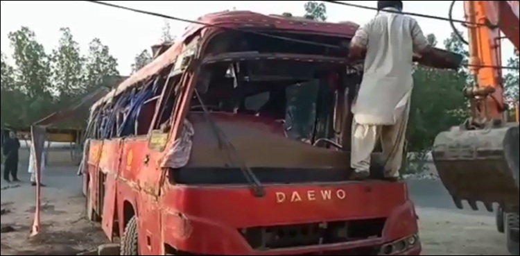 کنڈیارو، ہری پور میں ٹریفک حادثات، 8 افراد جاں بحق
