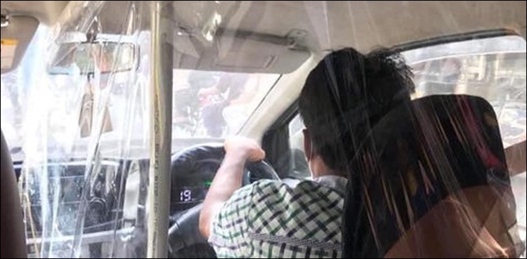 کراچی، آن لائن ٹیکسی ڈرائیور کا کرونا سے بچنے کے لیے انوکھا بندوبست