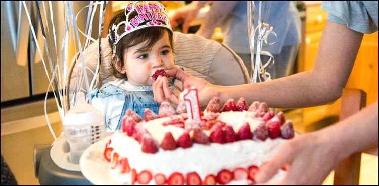 کتنے فیصد والدین اپنے بچے کی پہلی سالگرہ دھوم دھام سے کرتے ہیں؟ حیران کن نتائج