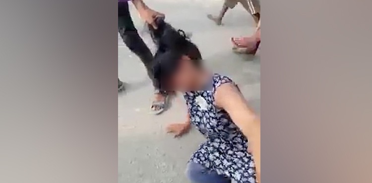 دوسری شادی سے روکنا بیوی کا جرم بن گیا، ظالم شوہر کا سرعام وحشیانہ تشدد