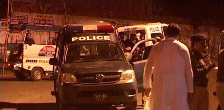 کراچی میں پولیس کا برطرف اہلکار 2 ساتھیوں سمیت گرفتار