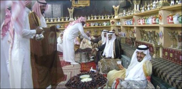 40 برس سے مسافروں کو کھانا کھلانے والا سعودی شہری