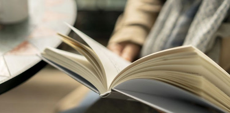 کتب بینی: دنیا کے امیر ترین، ذہین اور قابل لوگ کیا کہتے ہیں؟